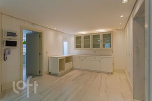 Image 21 - 828222