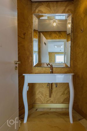 Image 6 - 828222