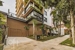 Image 68 - 828226