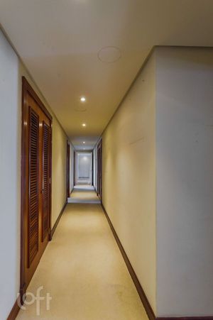 Image 39 - 828230