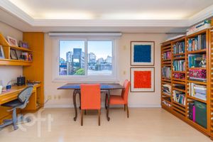 Image 37 - 828272