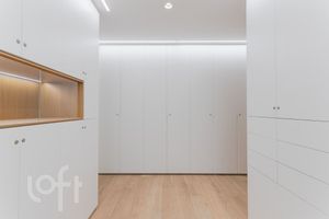 Image 43 - 828300