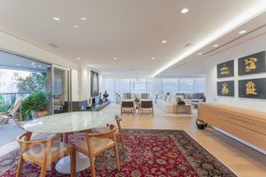 Image 8 - 828300