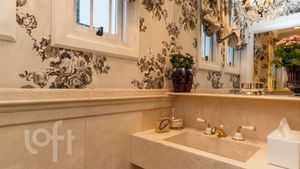 Image 17 - 828305