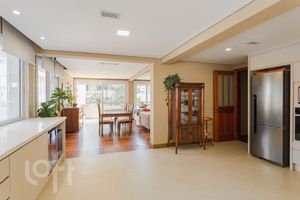 Image 32 - 828323