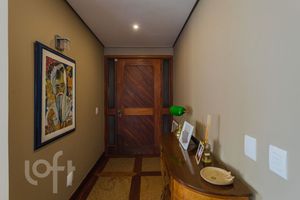 Image 31 - 828323