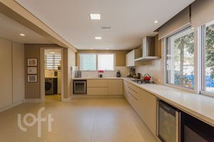 Image 9 - 828323