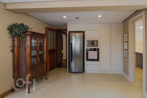 Image 8 - 828323