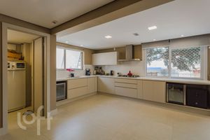 Image 10 - 828323