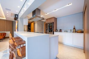 Image 11 - 828360