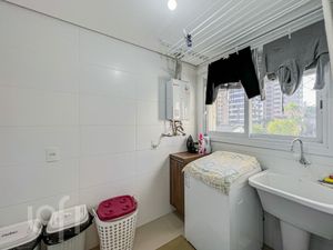 Image 12 - 828361