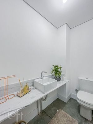 Image 9 - 828361