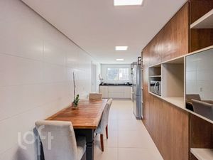 Image 10 - 828361