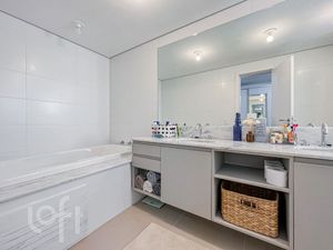 Image 19 - 828361