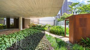 Image 33 - 828374
