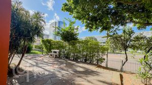 Image 25 - 828379