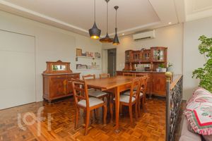Image 10 - 828407