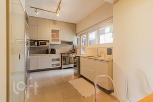 Image 12 - 828407