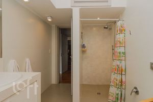 Image 21 - 828407