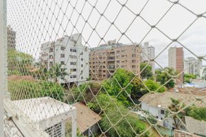 Image 8 - 828407