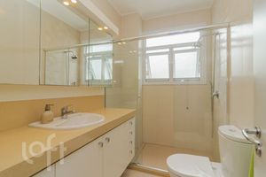 Image 18 - 828407