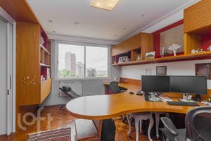 Image 28 - 828407