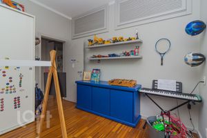 Image 19 - 828407