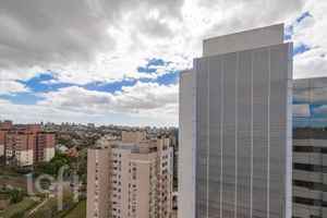 Image 20 - 828408