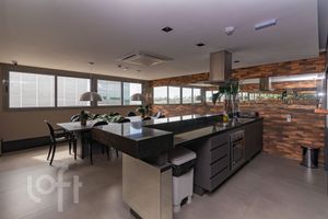 Image 17 - 828408