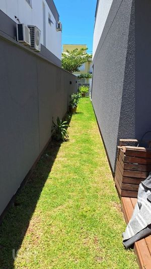 Image 19 - 828476