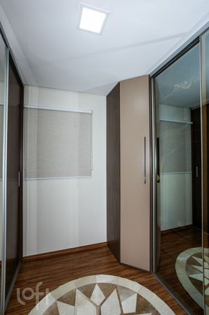 Image 35 - 828515