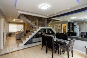 Image 9 - 828515