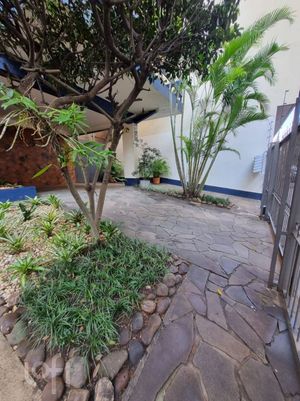 Image 28 - 828555