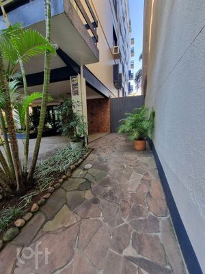 Image 32 - 828555