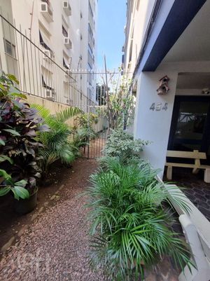 Image 27 - 828555