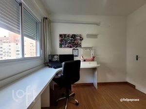 Image 9 - 828571
