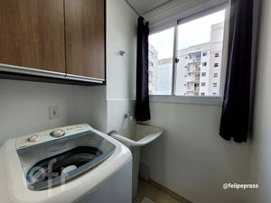 Image 8 - 828571