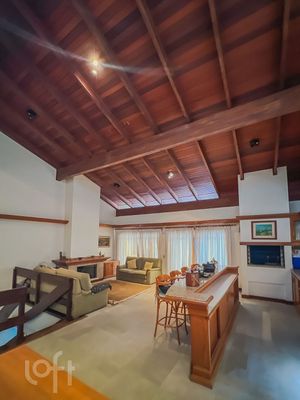 Image 25 - 828632
