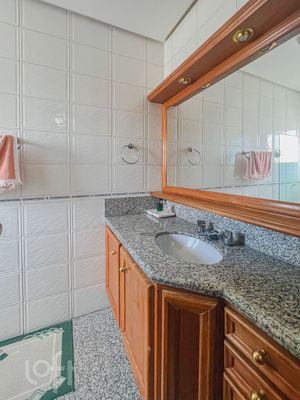 Image 7 - 828632