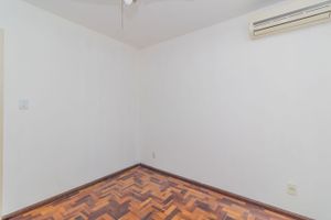 Image 9 - 828698