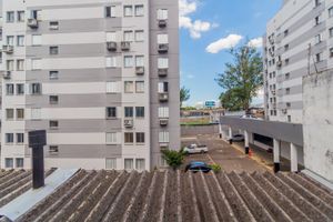 Image 17 - 828698