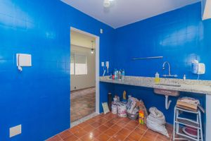 Image 19 - 828698