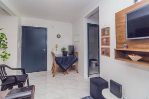 Image 3 - 828945