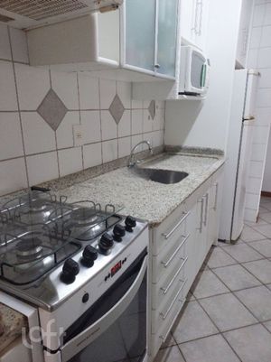 Image 8 - 828951