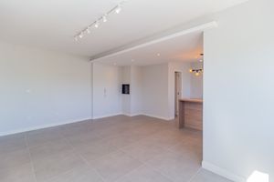 Image 3 - 829074