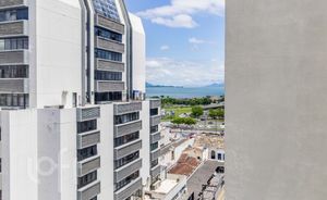 Image 18 - 829199