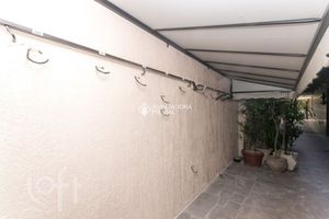 Image 18 - 830090