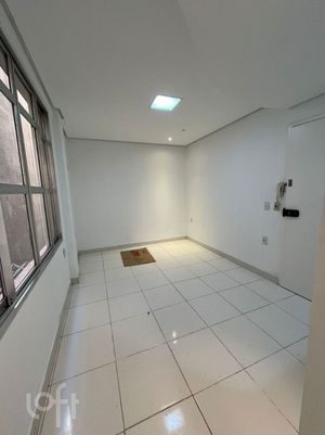 Image 11 - 830317