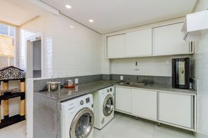 Image 19 - 830579