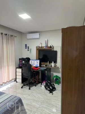 Image 6 - 830667